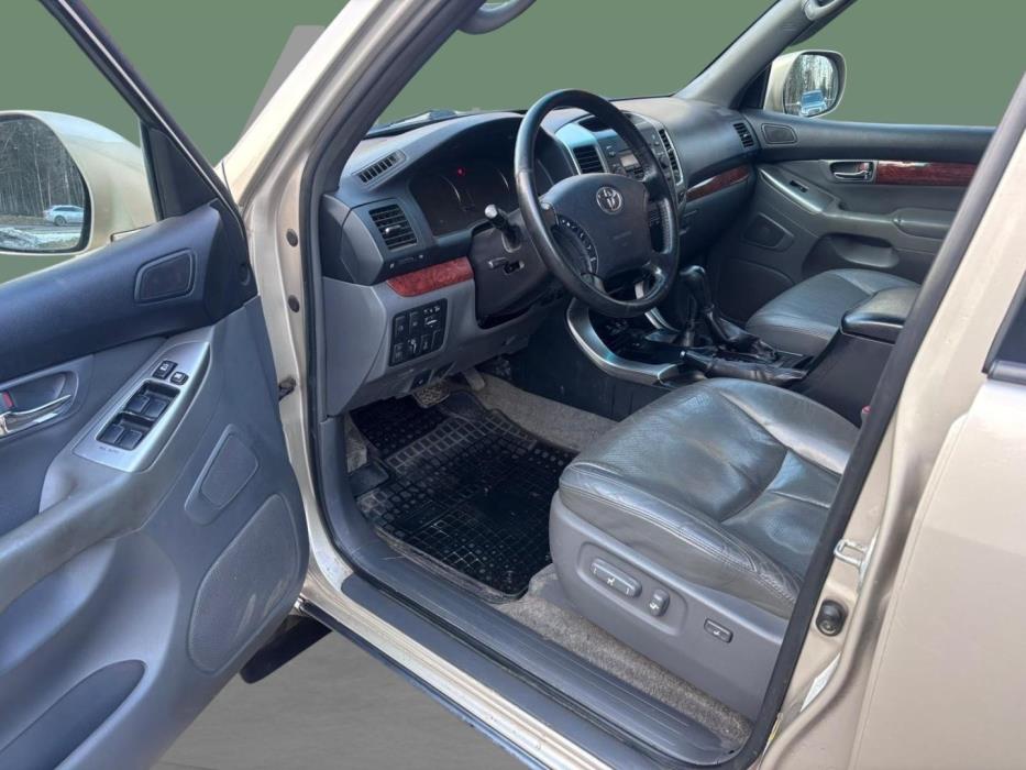 TOYOTA Land Cruiser 2006