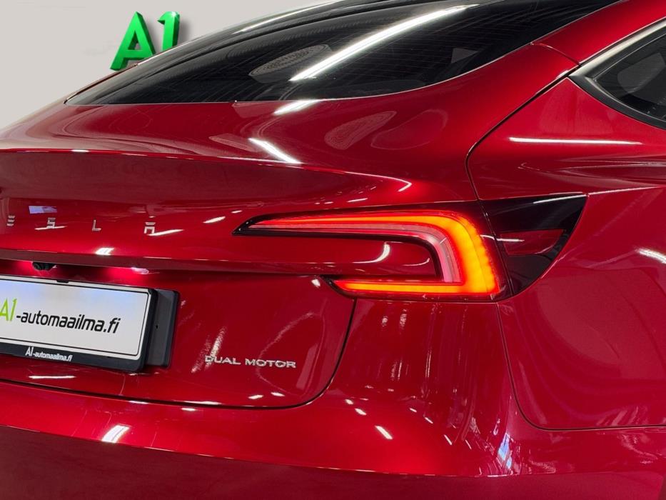 TESLA Model 3 2024
