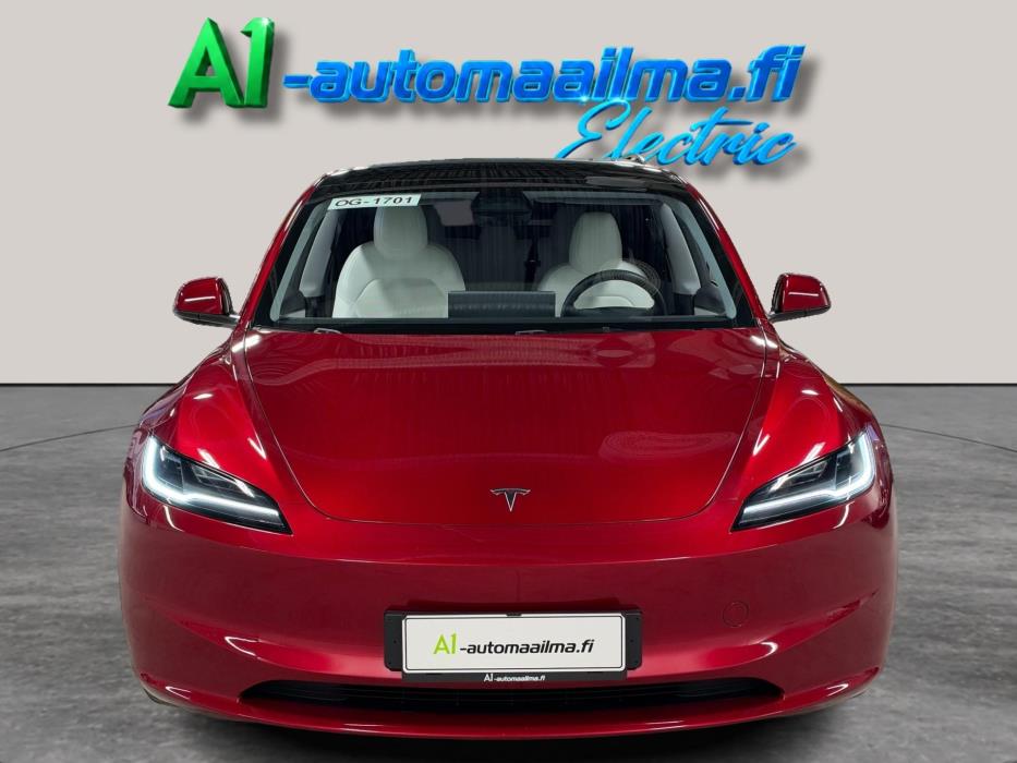 TESLA Model 3 2024