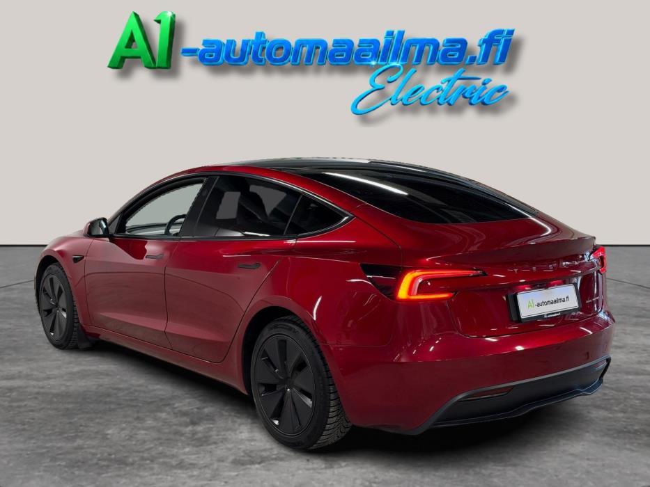 TESLA Model 3 2024