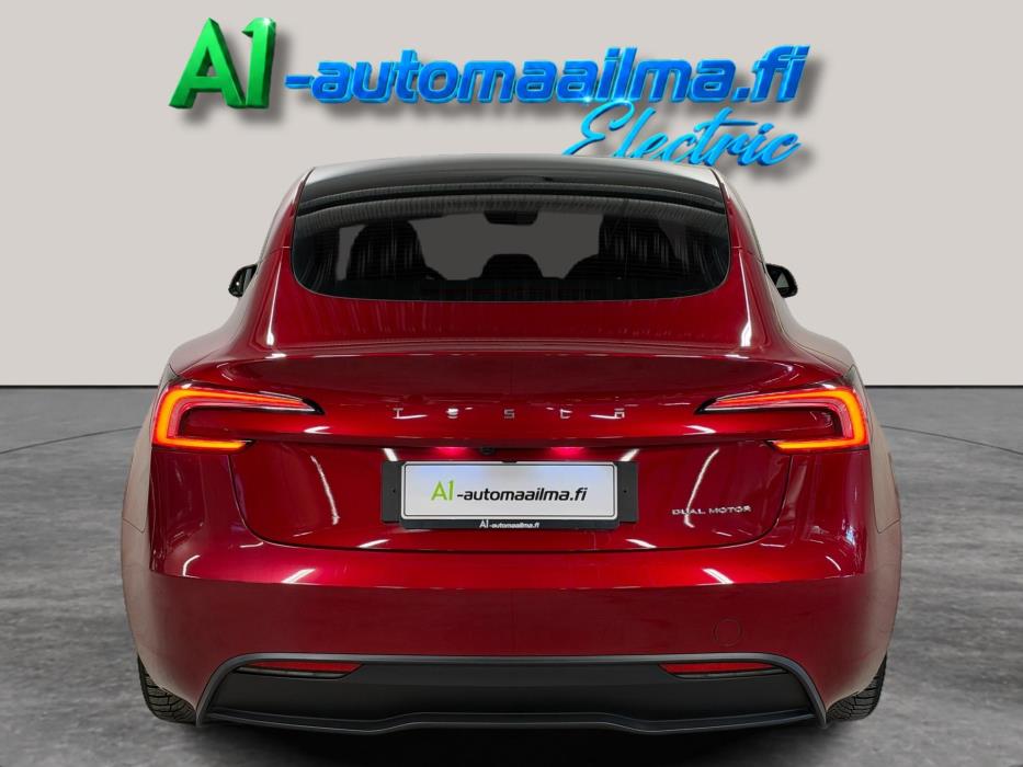 TESLA Model 3 2024