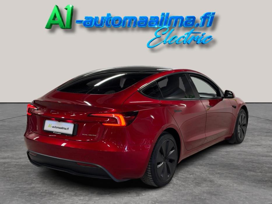 TESLA Model 3 2024