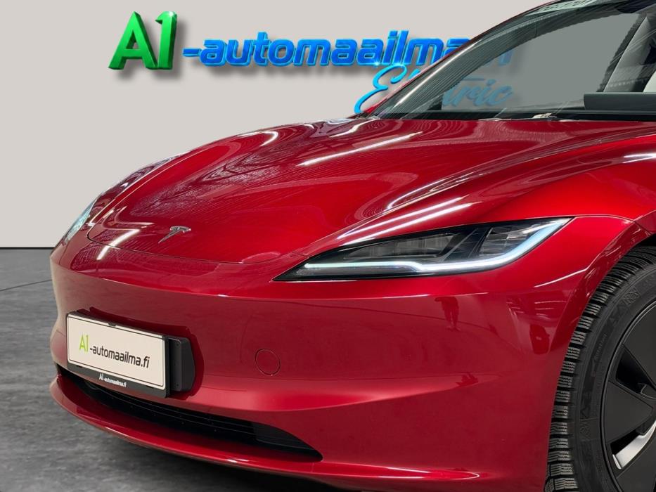 TESLA Model 3 2024