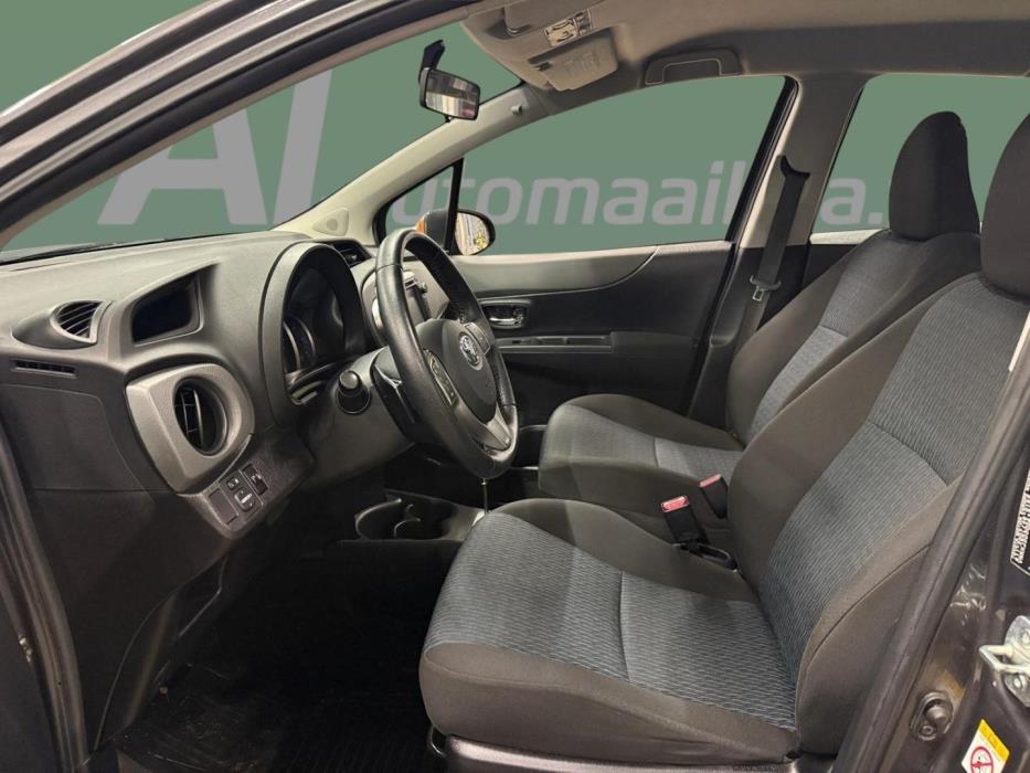 TOYOTA Yaris 2012