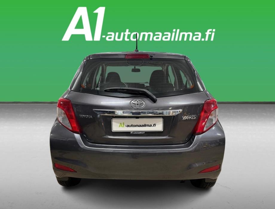 TOYOTA Yaris 2012