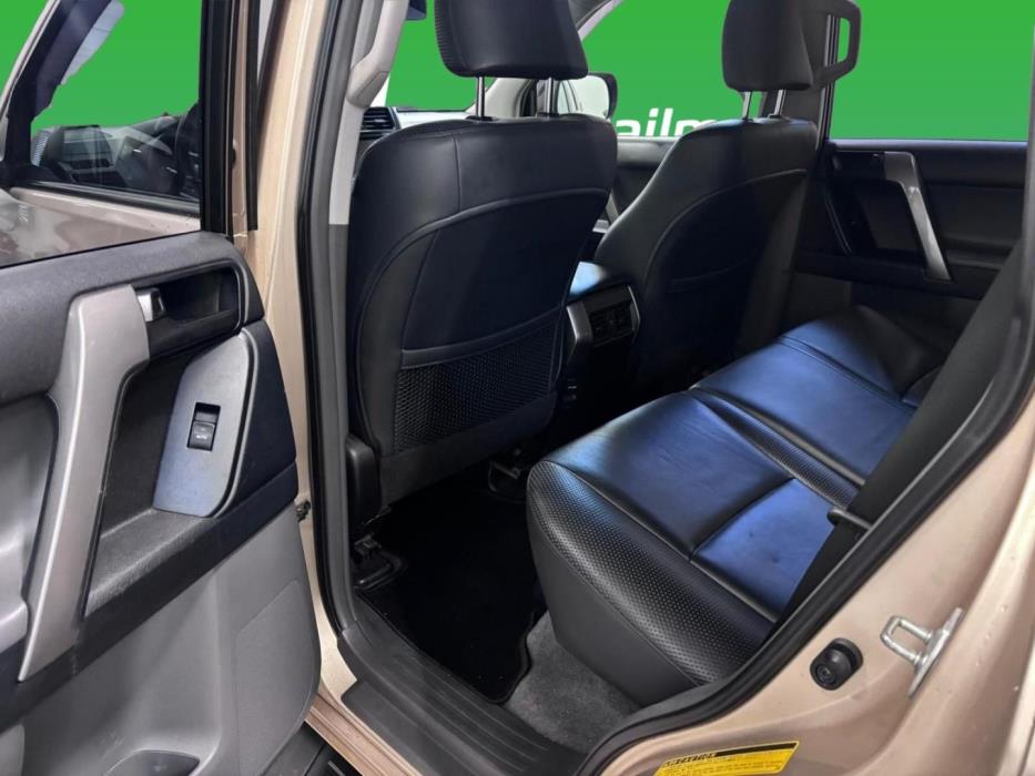 TOYOTA Land Cruiser 2012