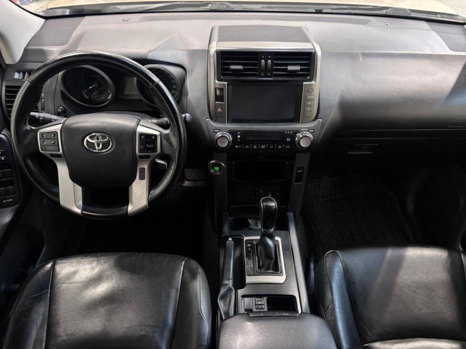 TOYOTA Land Cruiser 2012