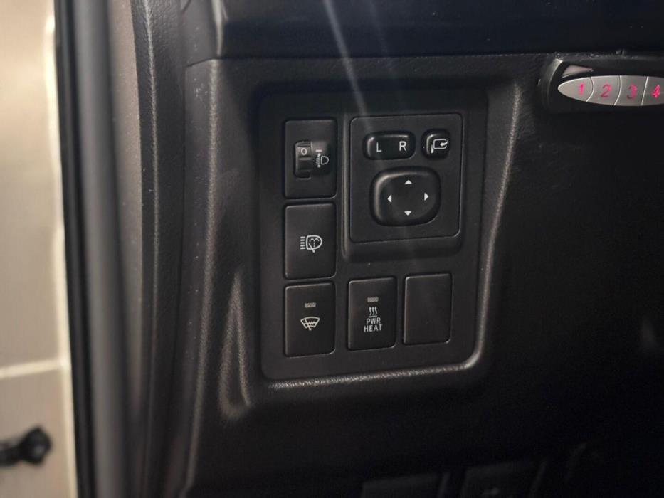 TOYOTA Land Cruiser 2012