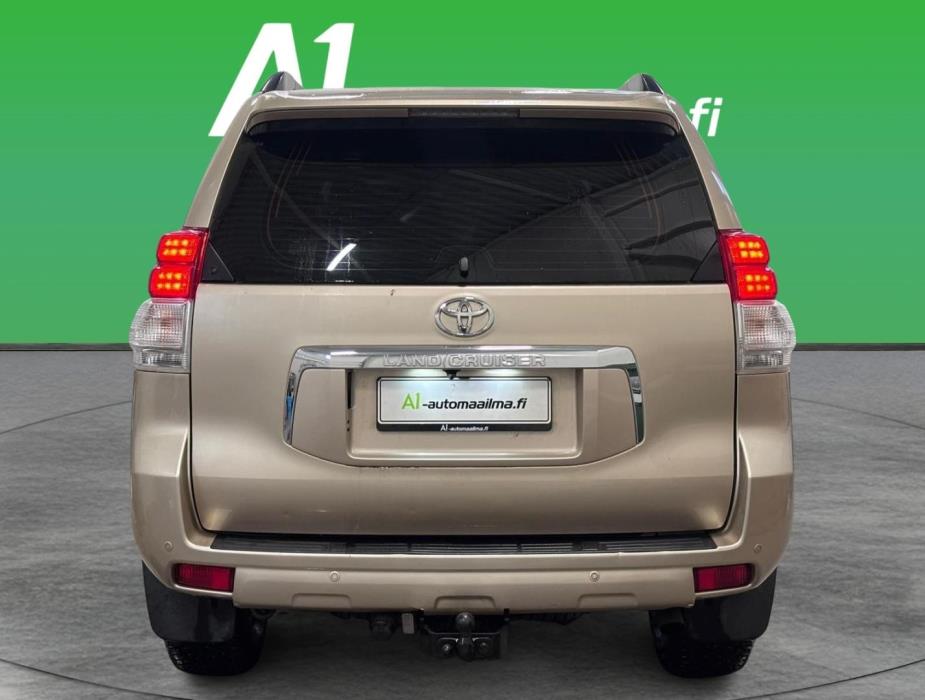 TOYOTA Land Cruiser 2012