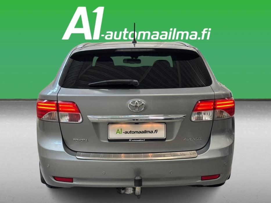 TOYOTA Avensis 2014