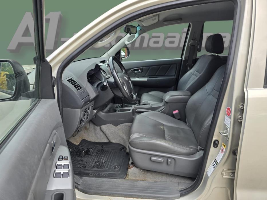 TOYOTA Hilux 2013