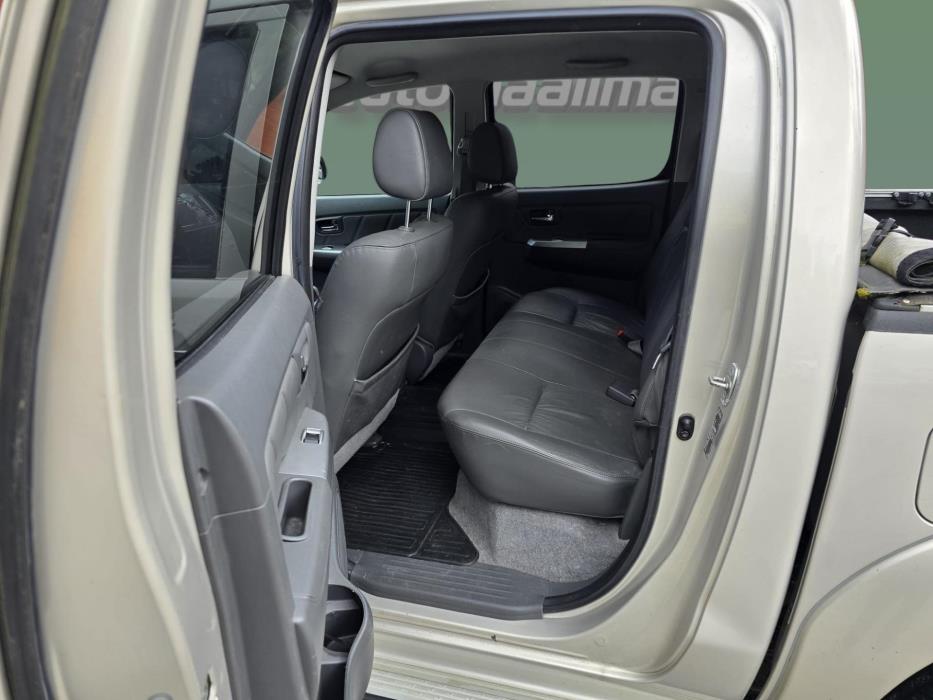 TOYOTA Hilux 2013