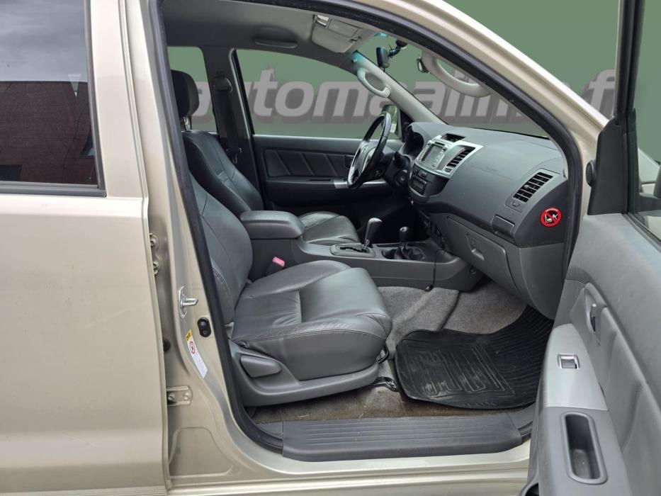 TOYOTA Hilux 2013