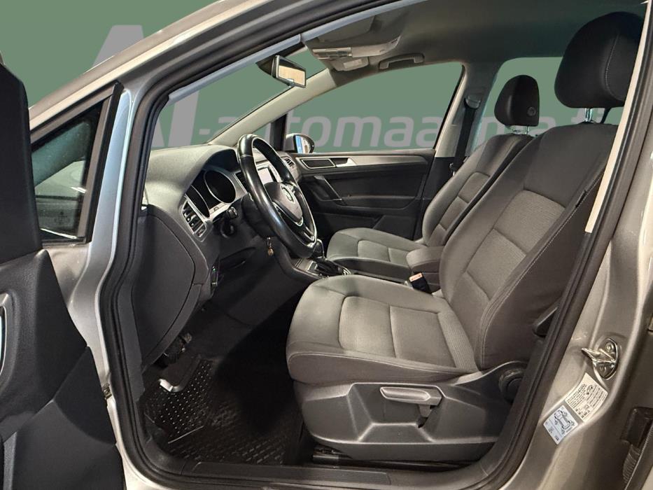 VOLKSWAGEN Golf Sportsvan 2015