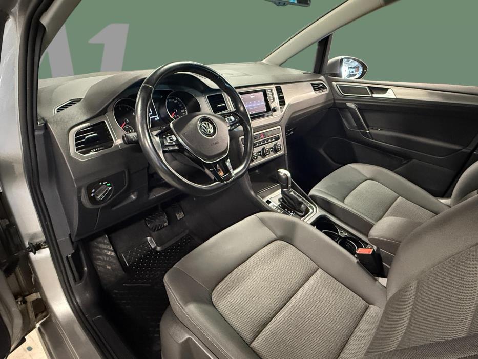 VOLKSWAGEN Golf Sportsvan 2015