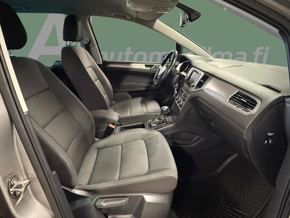 VOLKSWAGEN Golf Sportsvan 2015