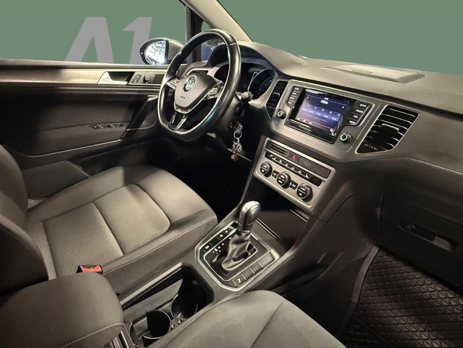 VOLKSWAGEN Golf Sportsvan 2015