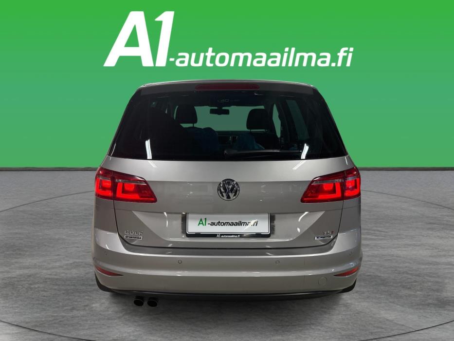 VOLKSWAGEN Golf Sportsvan 2015