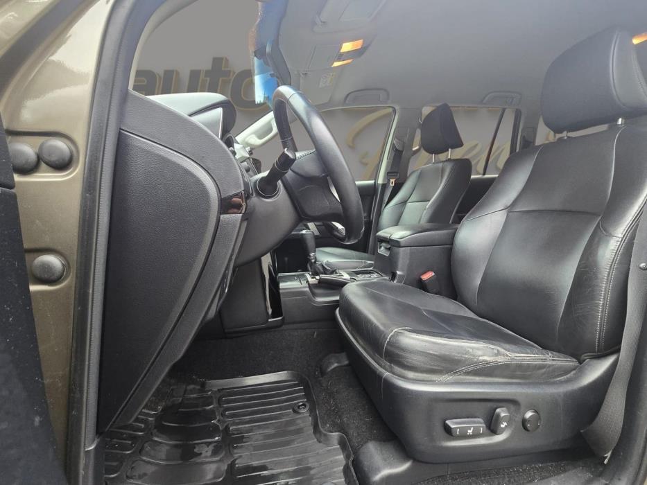 TOYOTA Land Cruiser 2017