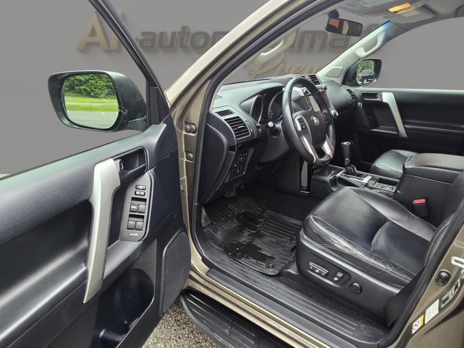 TOYOTA Land Cruiser 2017