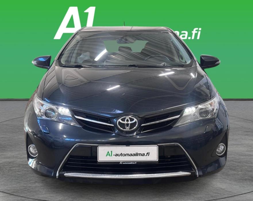 TOYOTA Auris 2015