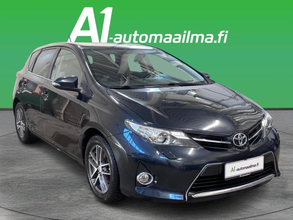 TOYOTA Auris 2015