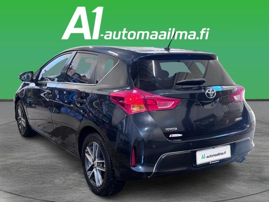 TOYOTA Auris 2015