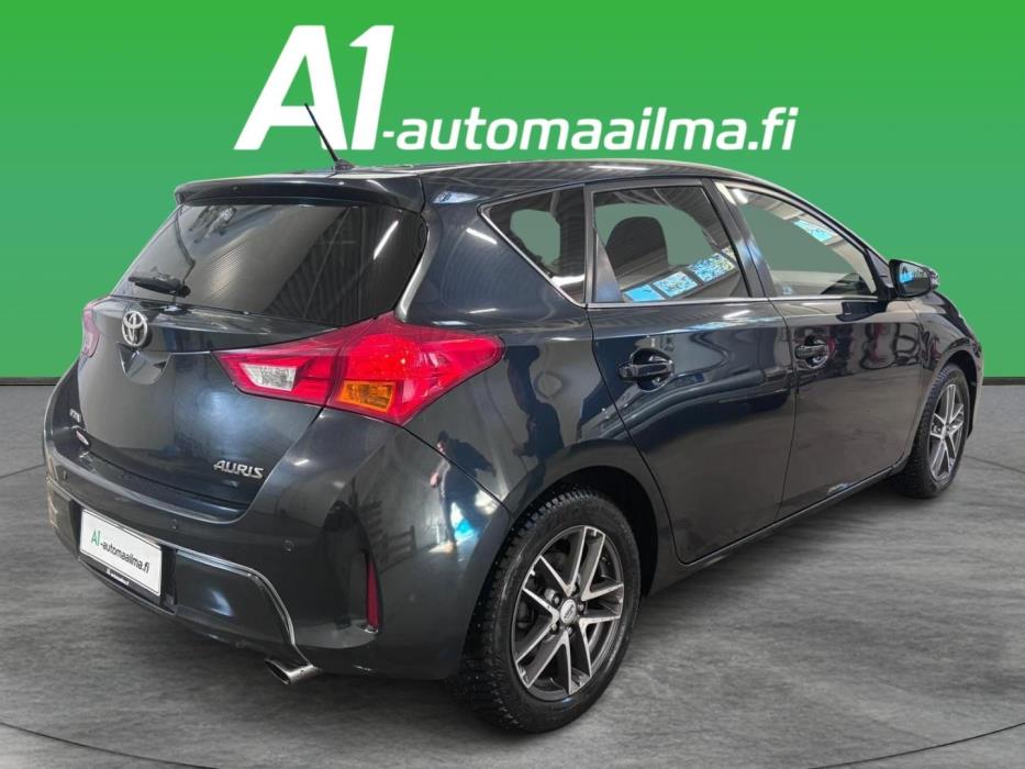 TOYOTA Auris 2015