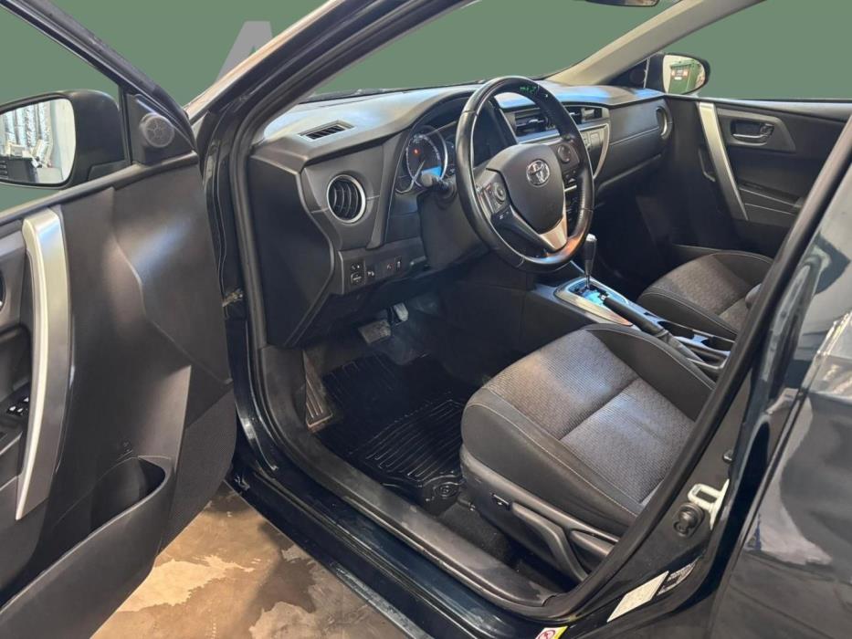 TOYOTA Auris 2015