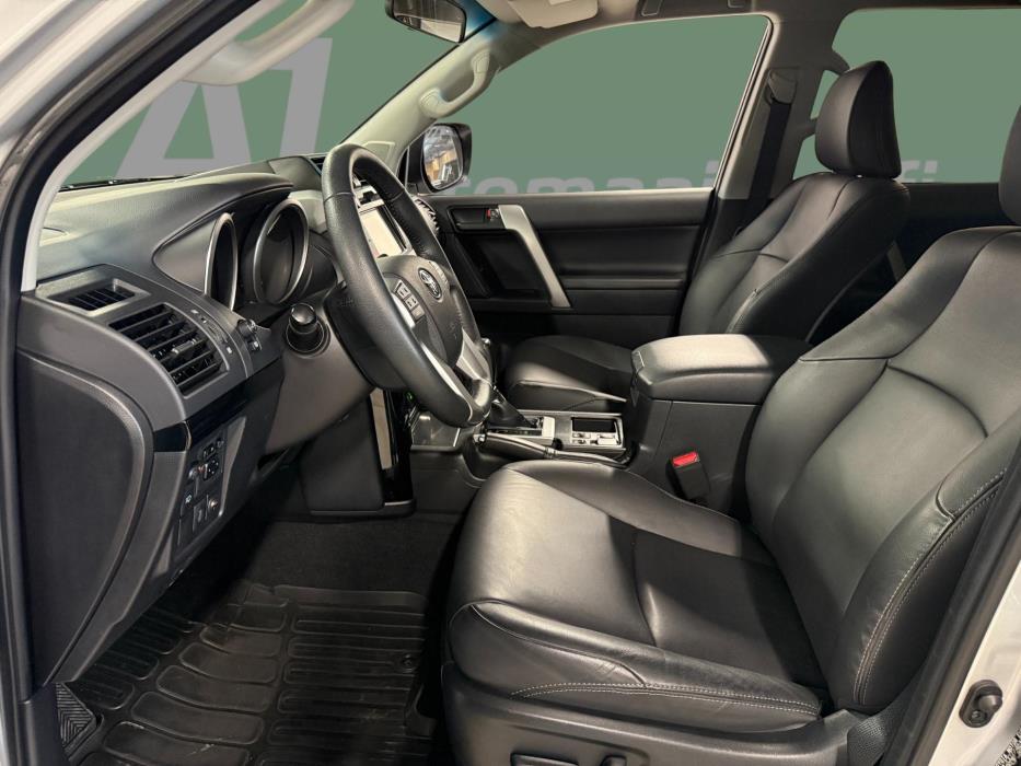 TOYOTA Land Cruiser 2017