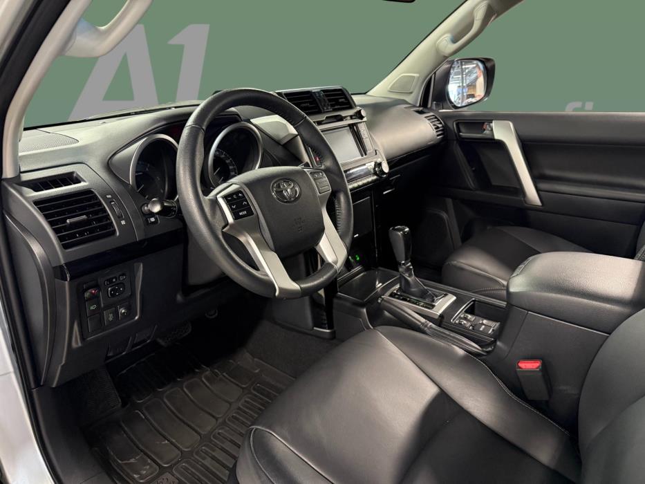 TOYOTA Land Cruiser 2017