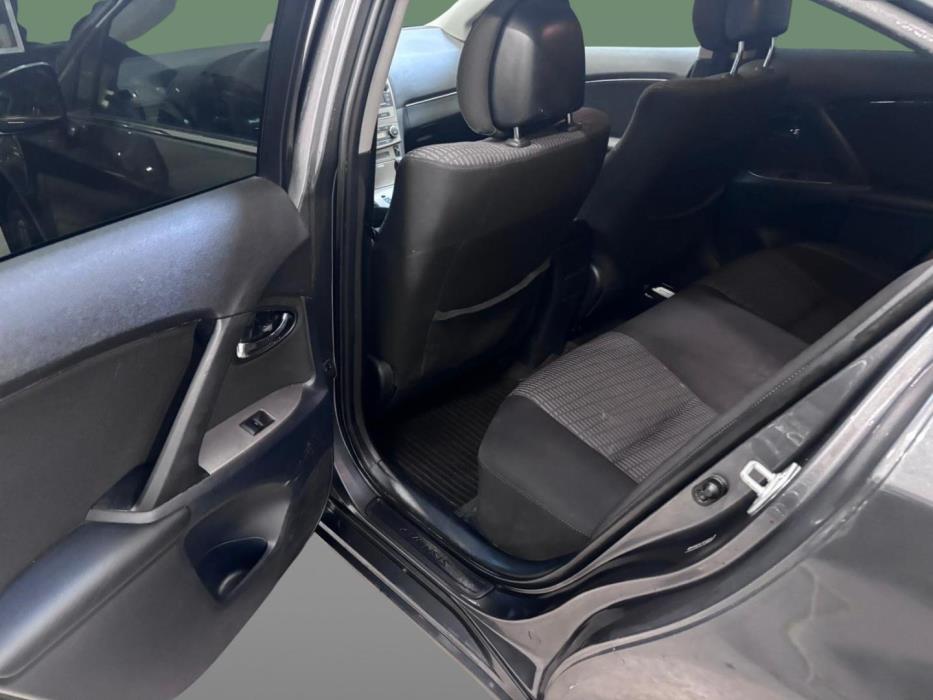 TOYOTA Avensis 2012