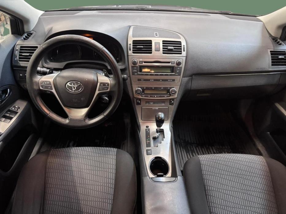TOYOTA Avensis 2012