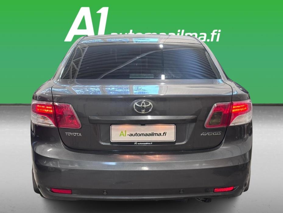 TOYOTA Avensis 2012