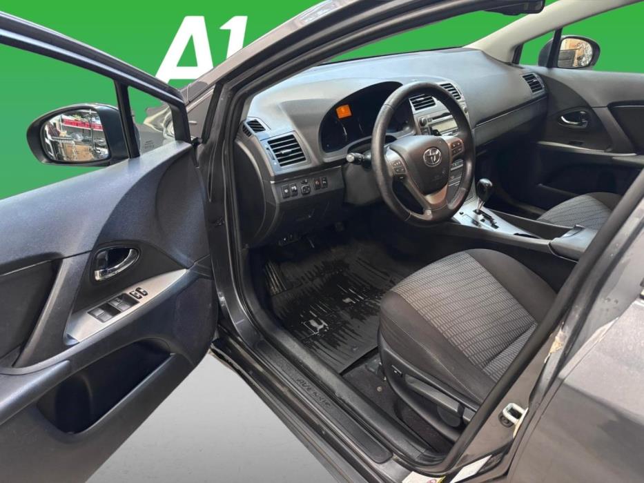 TOYOTA Avensis 2012