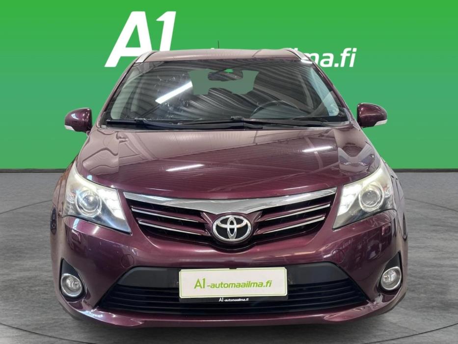 TOYOTA Avensis 2012