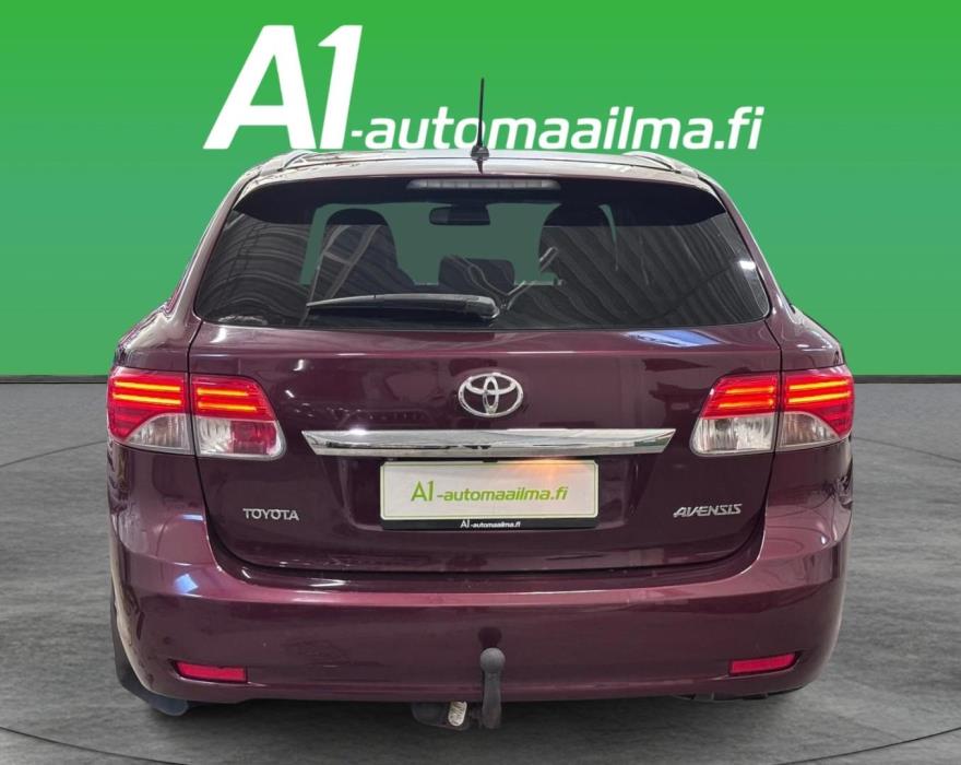 TOYOTA Avensis 2012