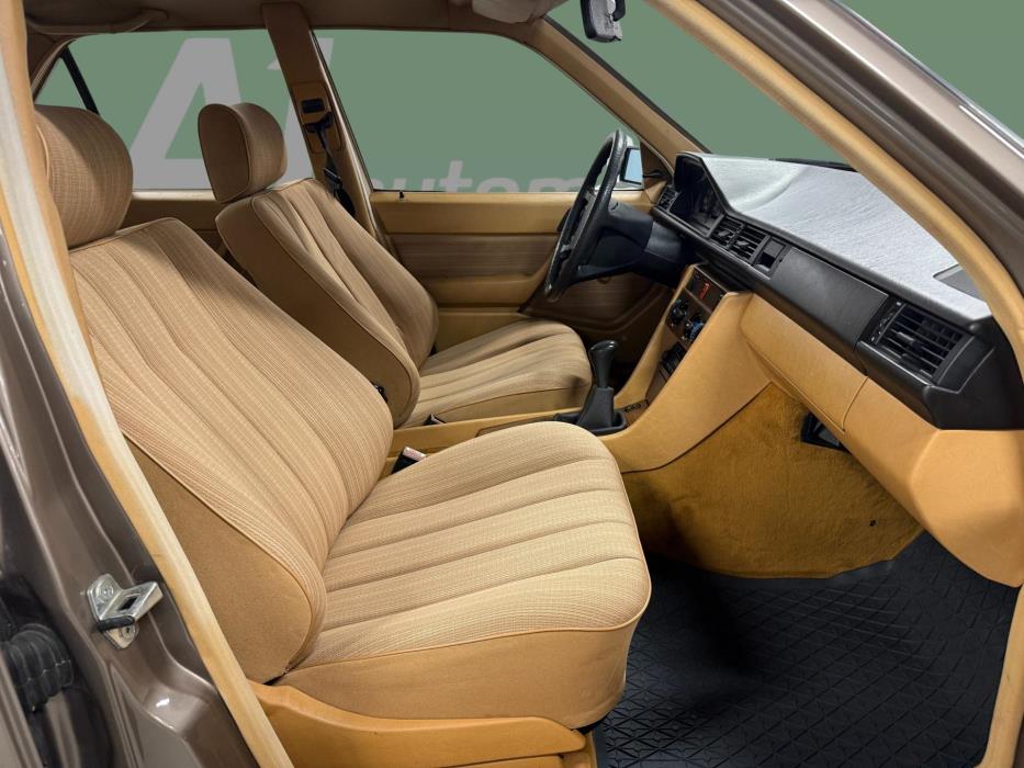 MERCEDES-BENZ 200 1989