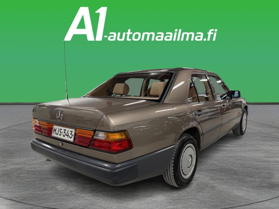 MERCEDES-BENZ 200 1989