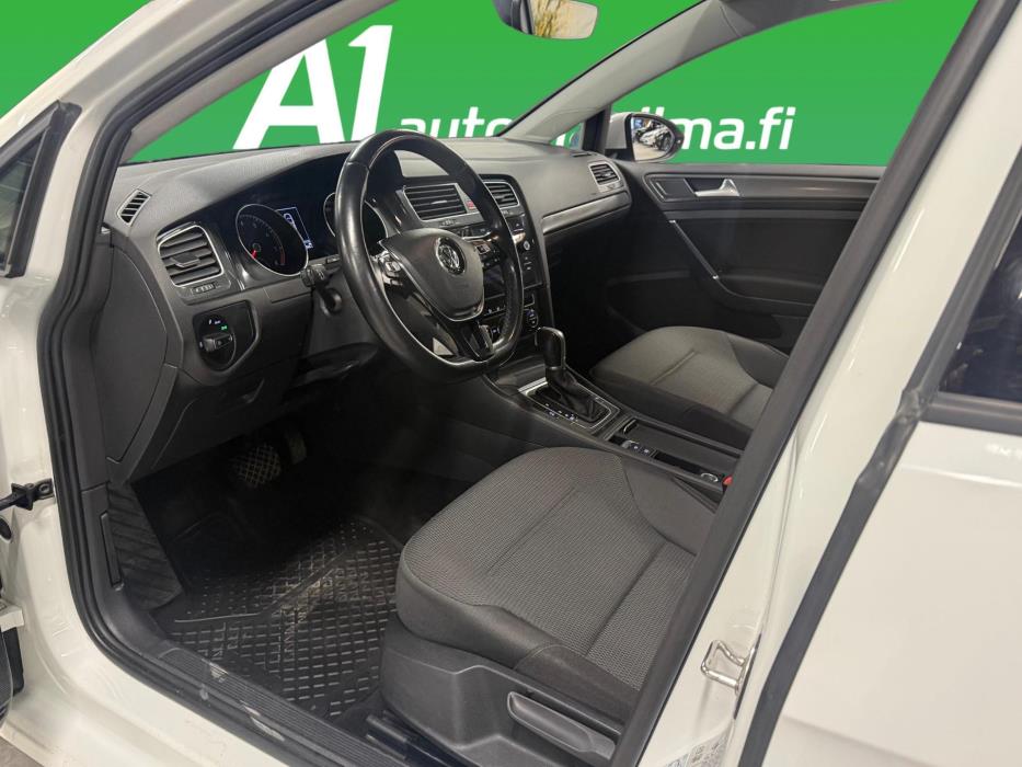 VOLKSWAGEN Golf 2018