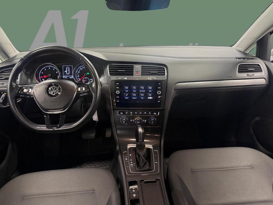 VOLKSWAGEN Golf 2018