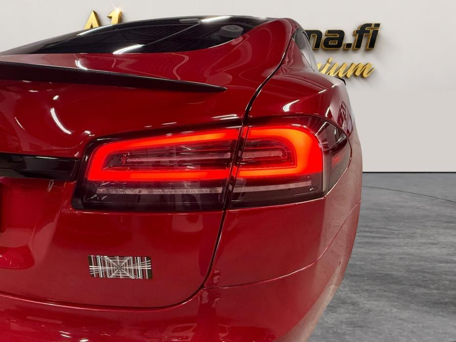TESLA Model S 2023
