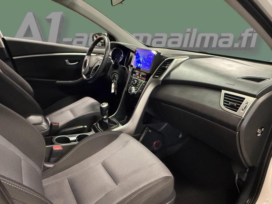 HYUNDAI i30 2013