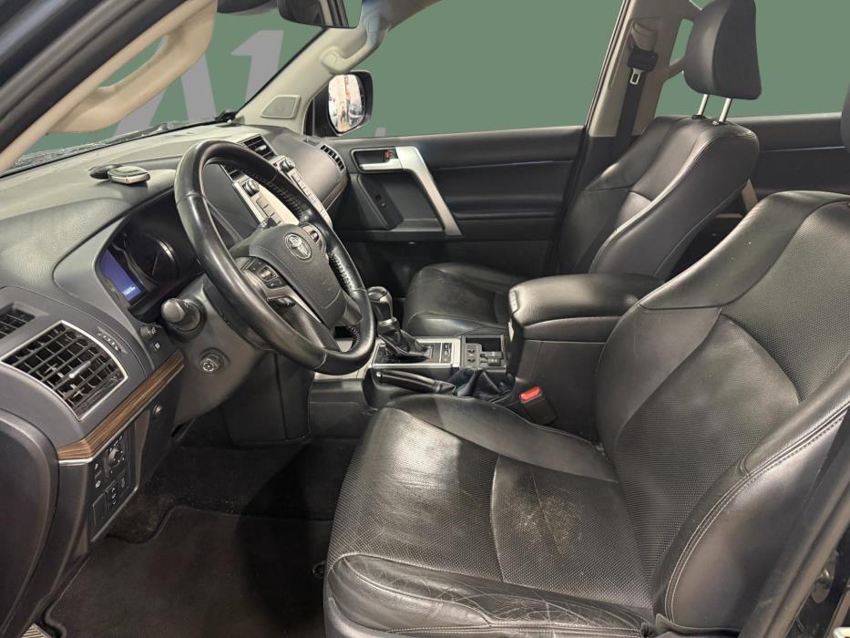 TOYOTA Land Cruiser 2018