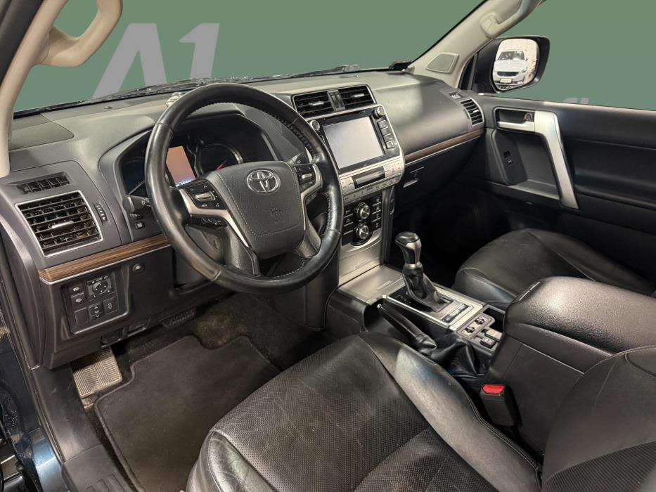 TOYOTA Land Cruiser 2018