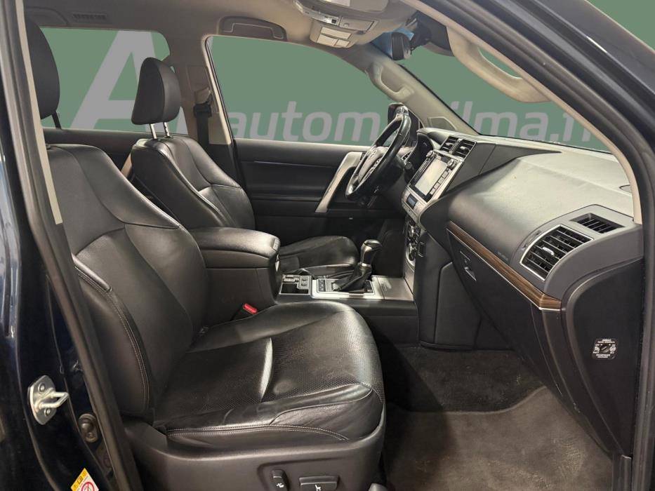 TOYOTA Land Cruiser 2018