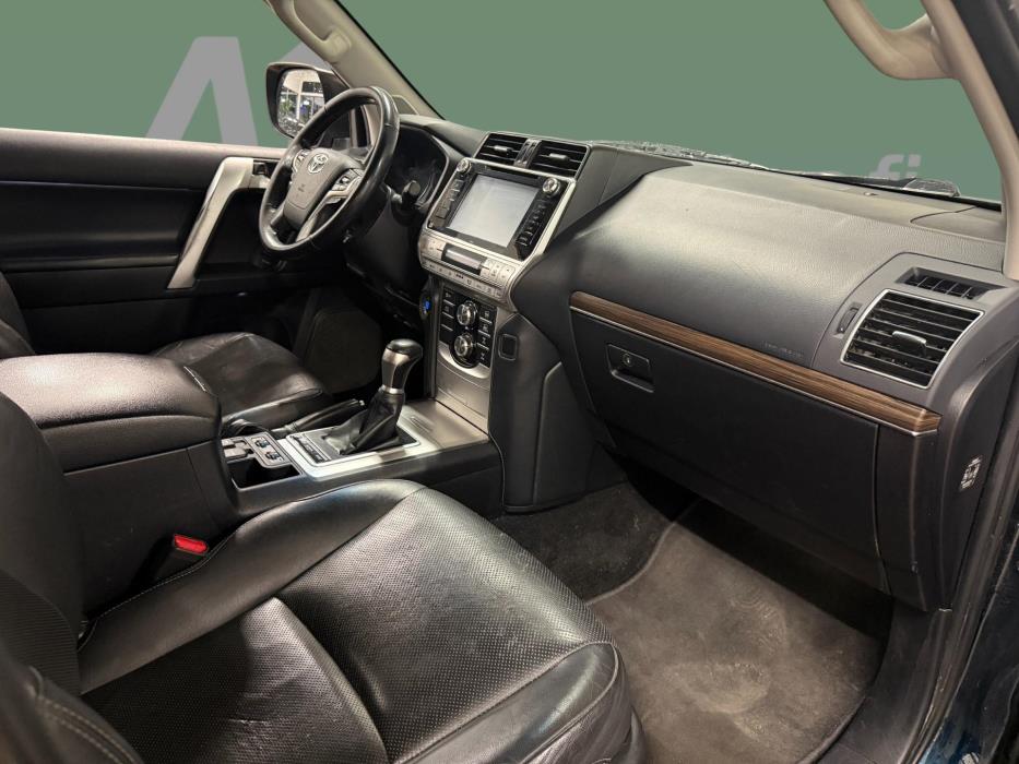 TOYOTA Land Cruiser 2018