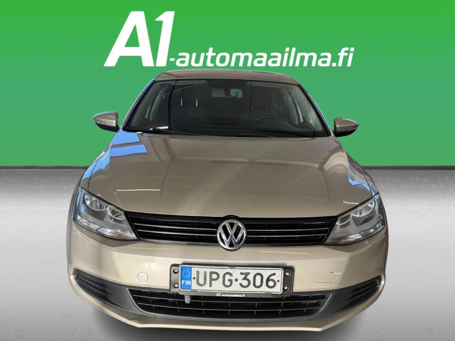 VOLKSWAGEN Jetta 2012