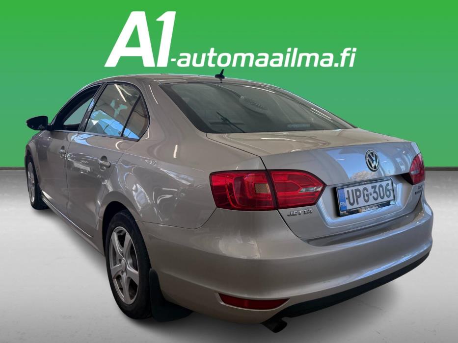 VOLKSWAGEN Jetta 2012