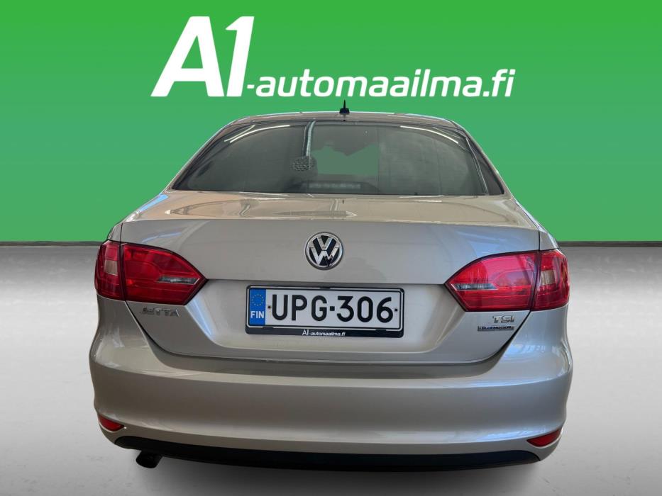 VOLKSWAGEN Jetta 2012